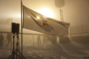 Olympische Flagge im Gegenlicht